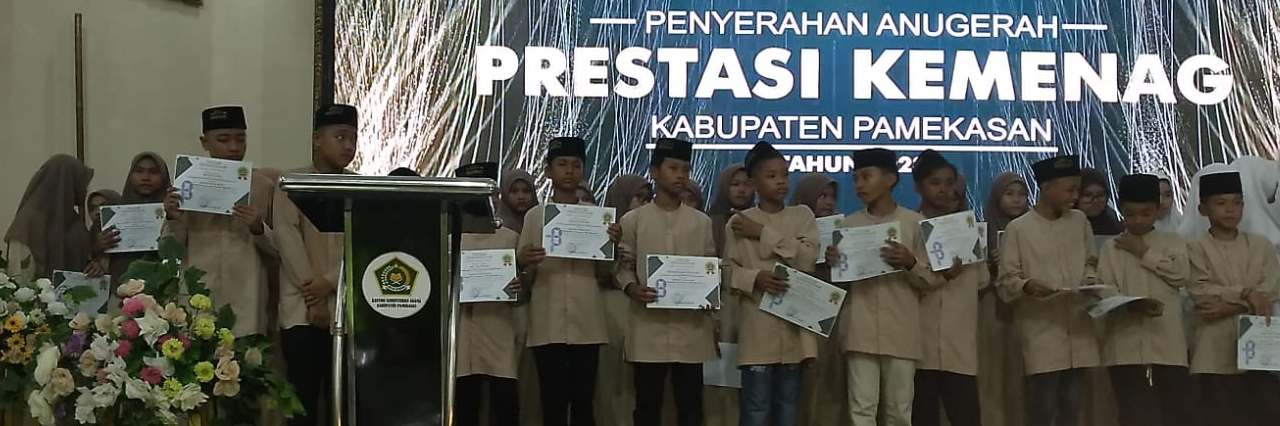 Seluruh Santri IBS PKMKK menerima Anugerah Prestasi Kemenag kategori "Inspiring Student Writer" tahun 2023
