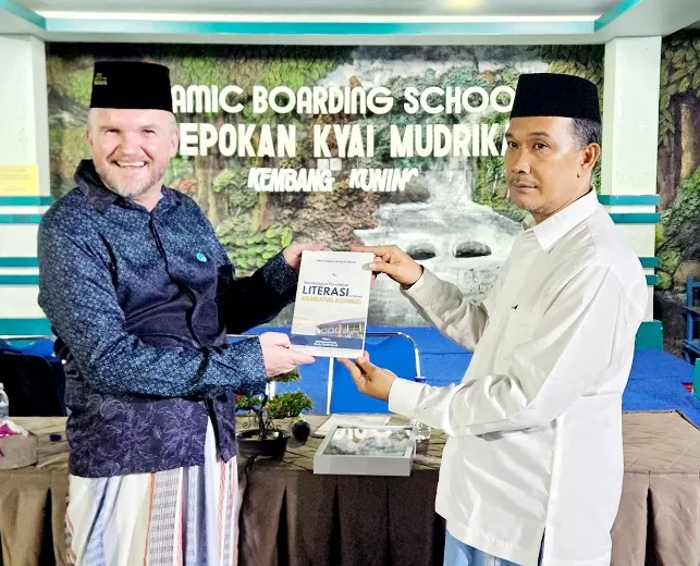 Penutur Asli Asal Australia Motivasi Santri IBS PKMKK