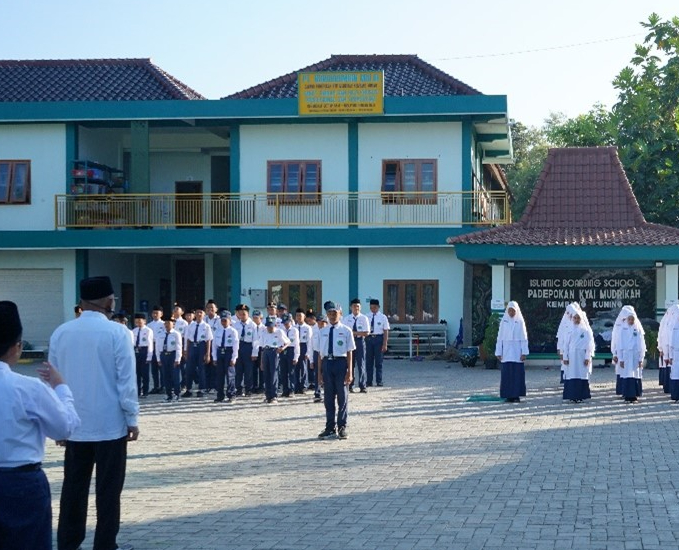 Upacara Bendera Penuh Hikmad