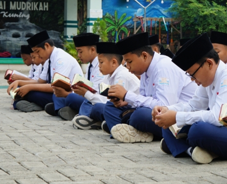 Model Subsidi Silang Jaminan Kesehatan Santri IBS PKMKK