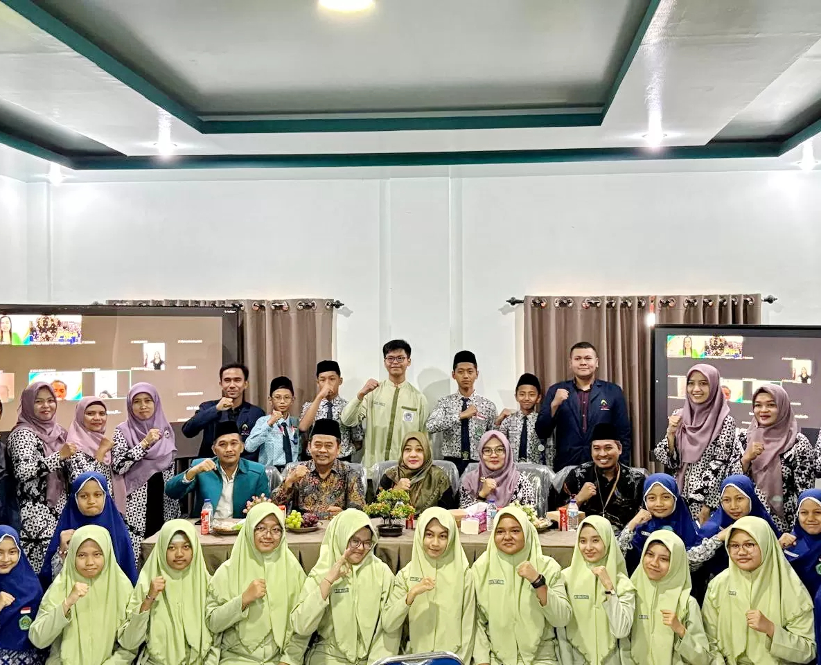 Kegiatan Pengabdian Kolaborasi Internasional Sukses, Delapan Karya Siswa dan Mahasiswa Bakal Dicetak di Dua Negara