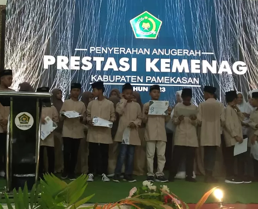 Puluhan Pelajar IBS PKMKK Raih Penghargaan