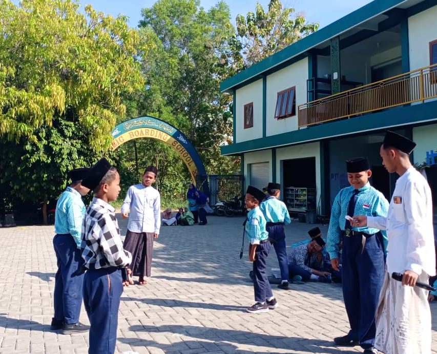 Santri IBS PKMKK Semangat Ikuti Lomba Tebak Kata Bahasa Arab