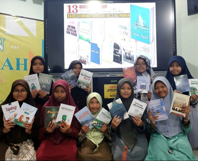 Harjad Ke-3, Santri IBS PKMKK Persembahkan Kado Istimewa